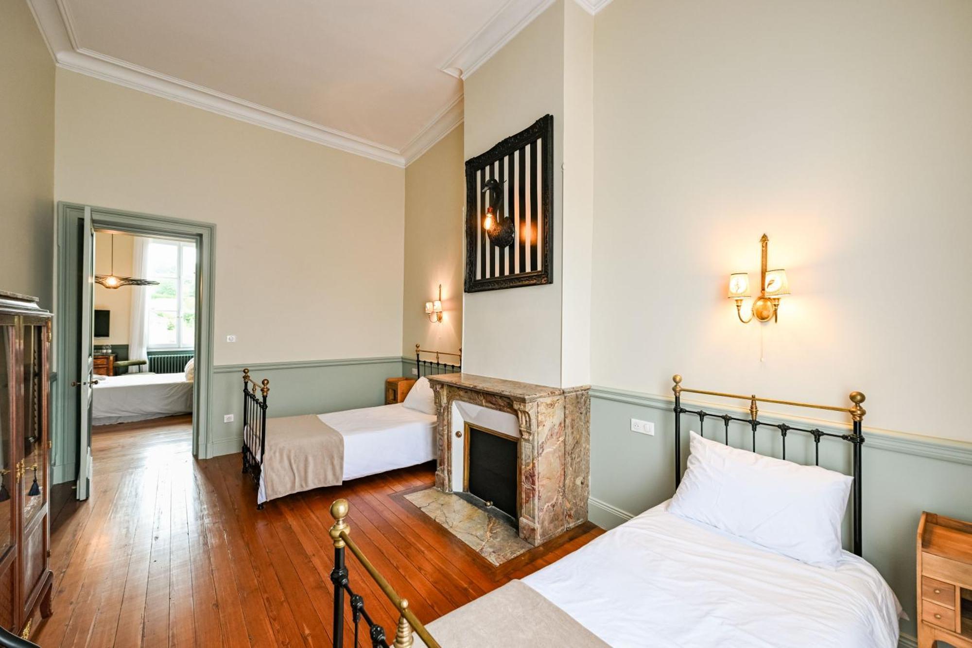 De L'Art A La Maniere - Chambre D'Hotes De Charme - 2 Suites Haut De Gamme - Ideal Couple & Famille - Piscine - Terrasse - Calme - 15Min Saint-Emilion - Experience Restauration D'Oeuvre D'Art Branne  Exterior foto