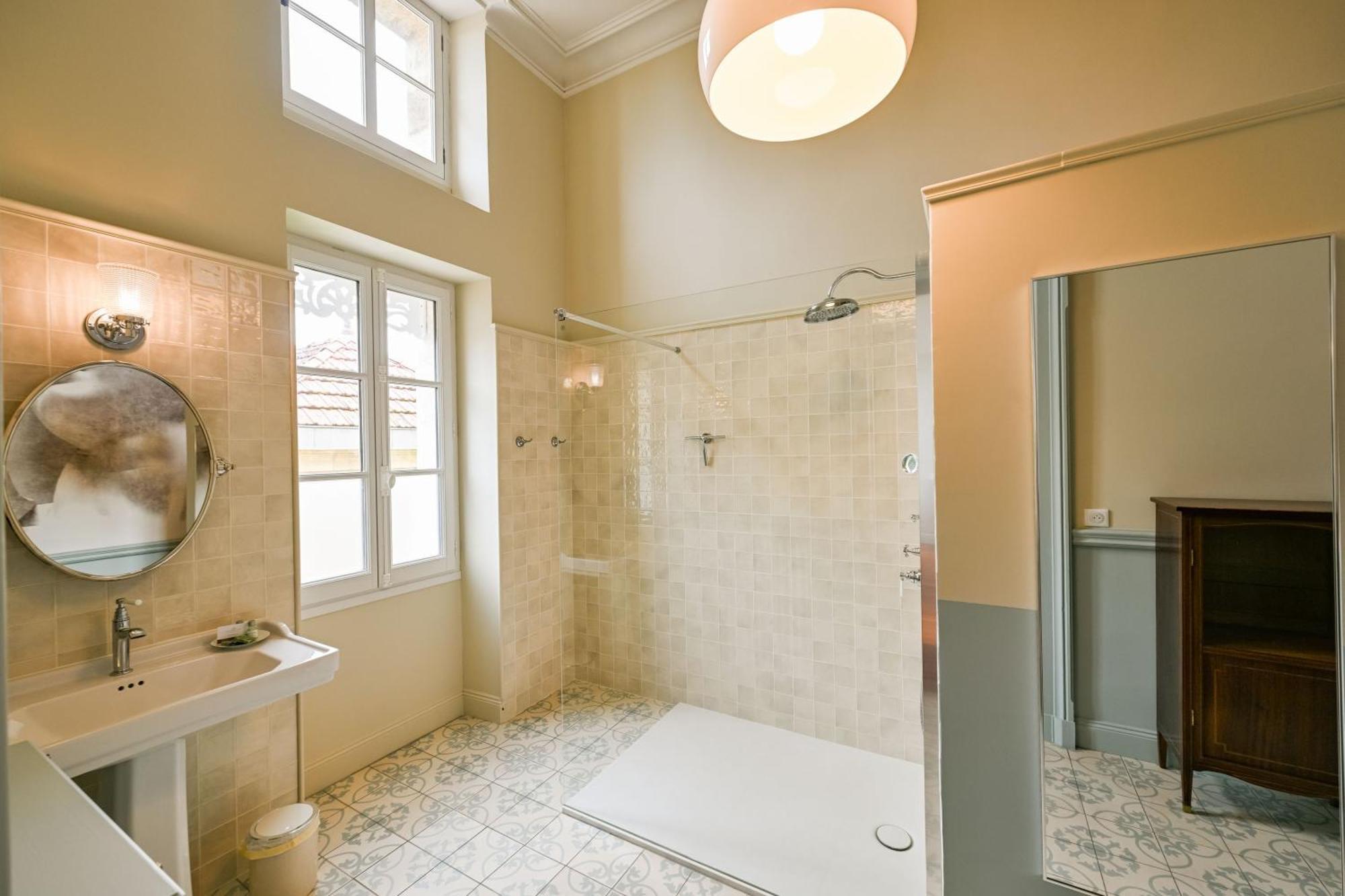 De L'Art A La Maniere - Chambre D'Hotes De Charme - 2 Suites Haut De Gamme - Ideal Couple & Famille - Piscine - Terrasse - Calme - 15Min Saint-Emilion - Experience Restauration D'Oeuvre D'Art Branne  Exterior foto